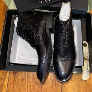 Taft. Size 10. NWT! Taft Rome Boot in Noir Viejo. Floral embossed leather